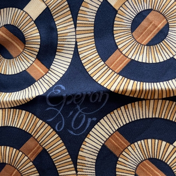 Hermès Eperon D’Or Vintage Blue and Gold Silk Scarf - Picture 3 of 5